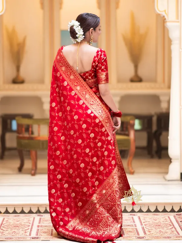 Red_Banarasi_Silk_Traditional_Wear_Saree