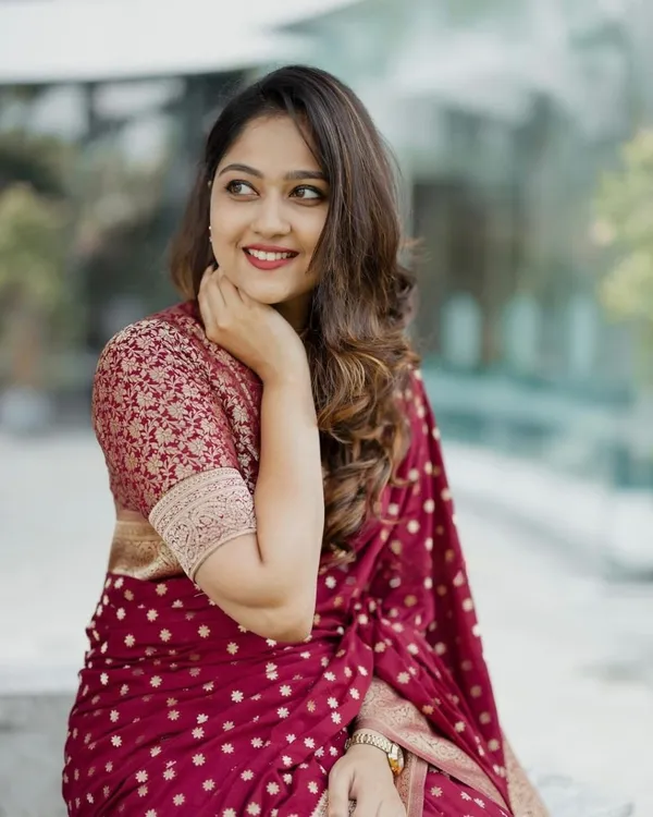 Red_Banarasi_Silk_Traditional_Wear_Saree