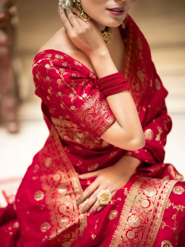 Red_Banarasi_Silk_Traditional_Wear_Saree