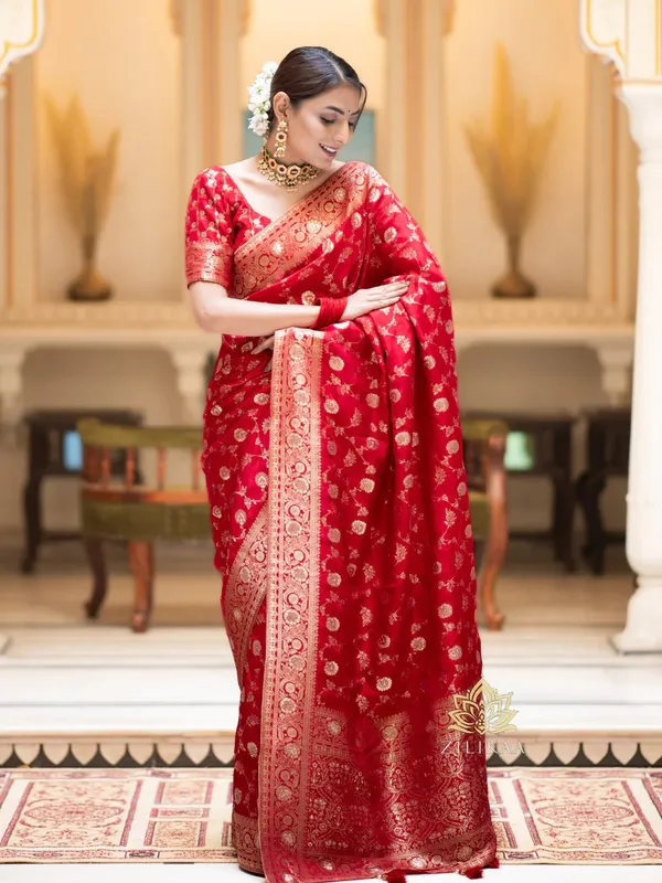 Red_Banarasi_Silk_Traditional_Wear_Saree