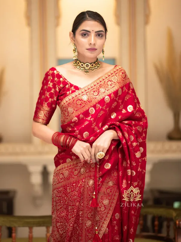 Red_Banarasi_Silk_Traditional_Wear_Saree