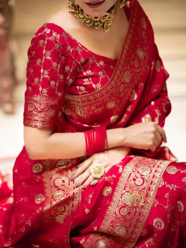 Red_Banarasi_Silk_Traditional_Wear_Saree