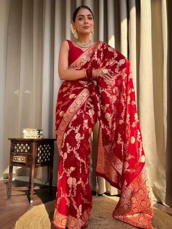 Red_Banarasi_Silk_Traditional_Wear_Saree