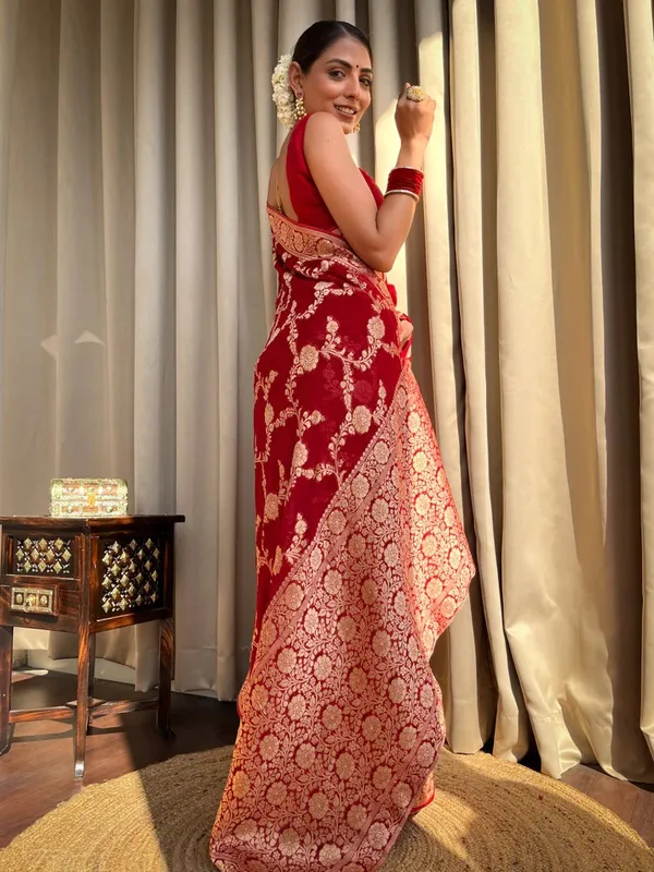 Red_Banarasi_Silk_Traditional_Wear_Saree