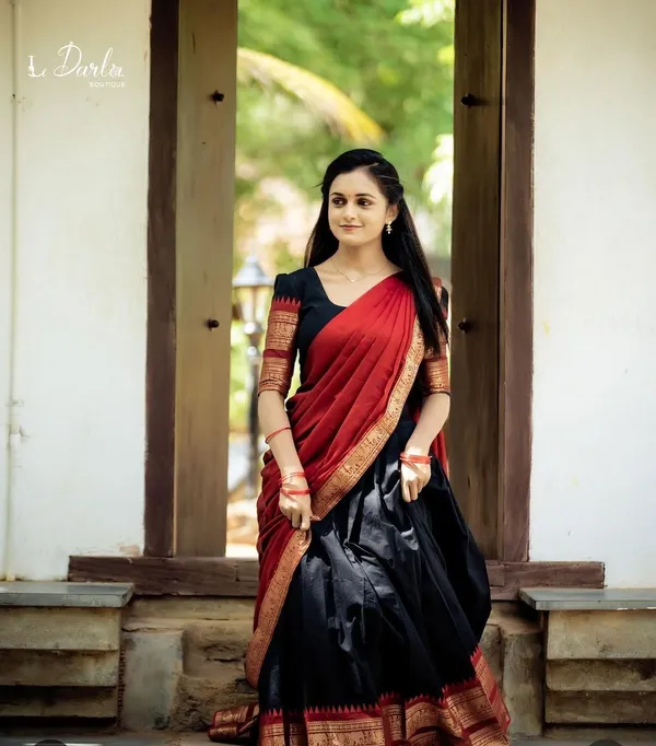 Black_and_Red_Jacquard_Kanjivaram_Silk_Hafe_Saree