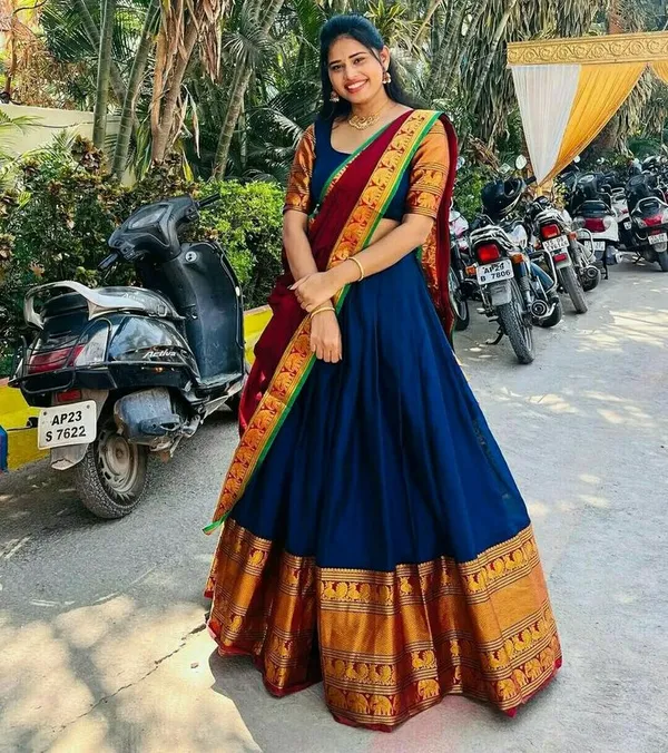 Blue_and_Red_Jacquard_Kanjivaram_Silk_Hafe_Saree