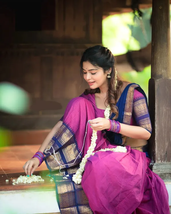 Pink_and_Blue_Jacquard_Kanjivaram_Silk_Hafe_Saree