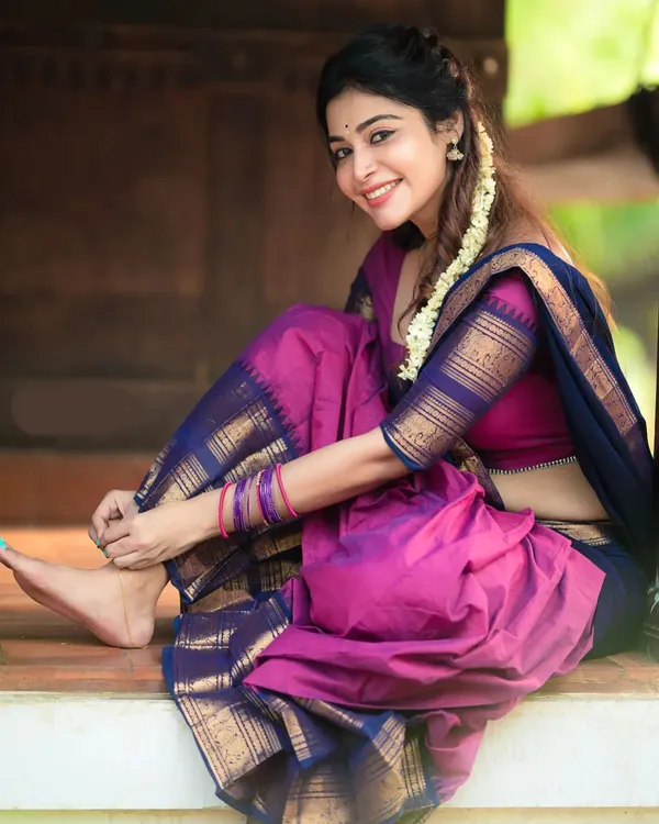 Pink_and_Blue_Jacquard_Kanjivaram_Silk_Hafe_Saree