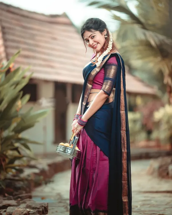 Pink_and_Blue_Jacquard_Kanjivaram_Silk_Hafe_Saree