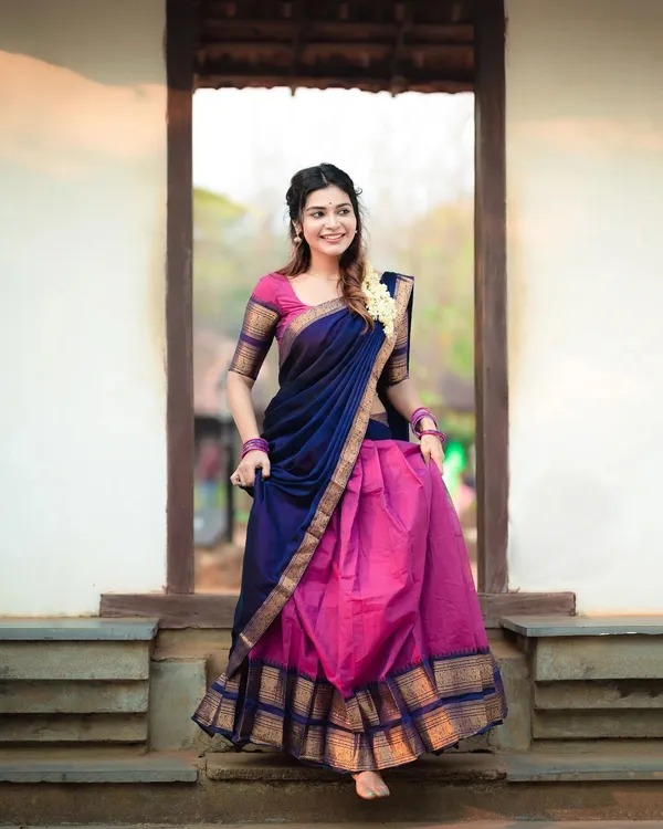 Pink_and_Blue_Jacquard_Kanjivaram_Silk_Hafe_Saree