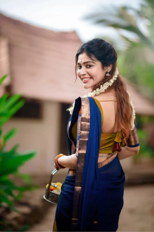 Yellow_and_Blue_Jacquard_Kanjivaram_Silk_Hafe_Saree