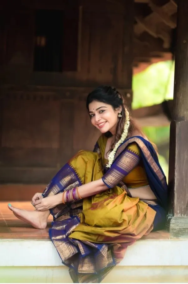 Yellow_and_Blue_Jacquard_Kanjivaram_Silk_Hafe_Saree