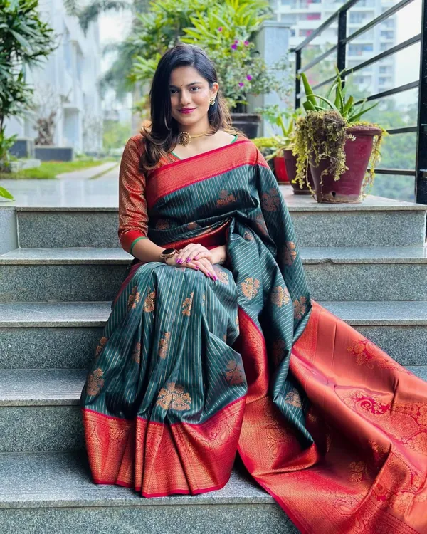 Green_Banarasi_Silk_Traditional_Wear_Saree