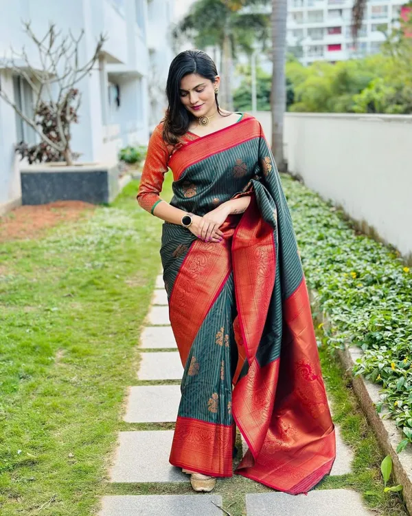 Green_Banarasi_Silk_Traditional_Wear_Saree