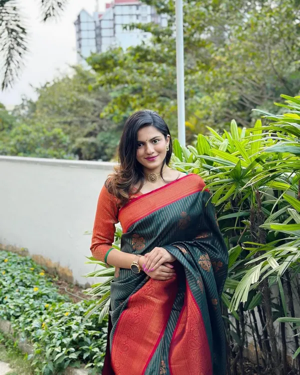 Green_Banarasi_Silk_Traditional_Wear_Saree