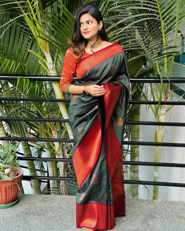Green_Banarasi_Silk_Traditional_Wear_Saree