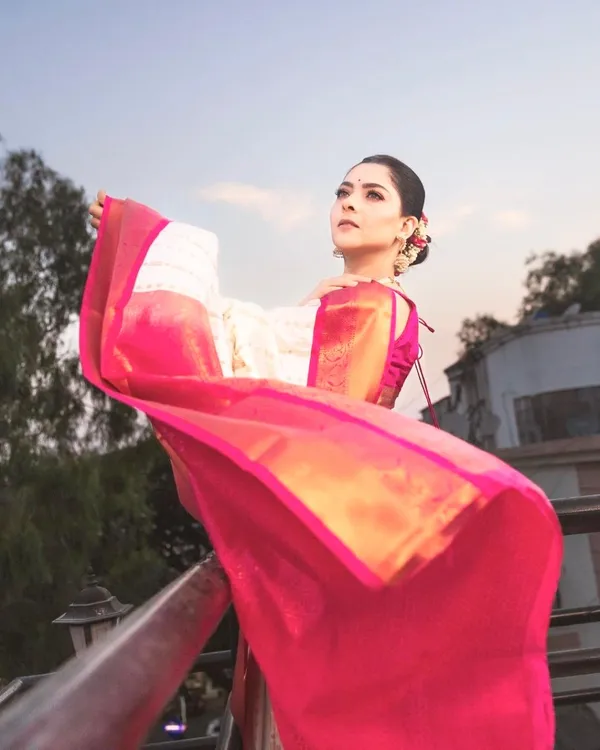 Pink_&_Peach_Banarasi_Silk_Traditional_Wear_Saree