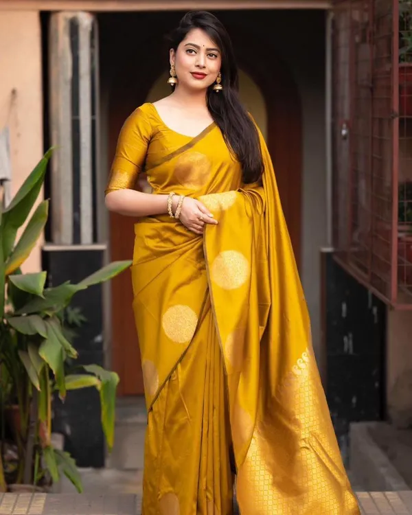 Yellow_Banarasi_Silk_Traditional_Wear_Saree