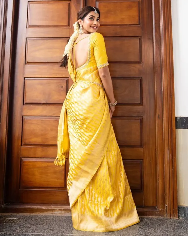 Yellow_Banarasi_Silk_Traditional_Wear_Saree