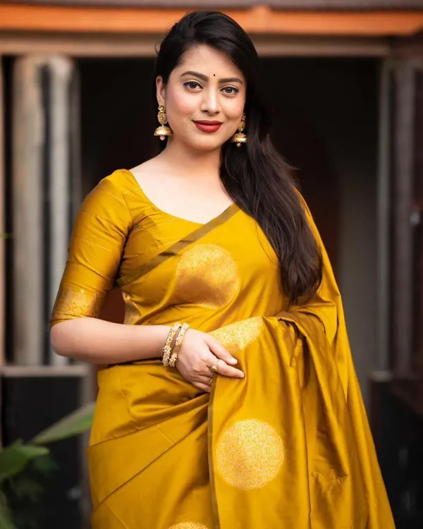 Yellow_Banarasi_Silk_Traditional_Wear_Saree