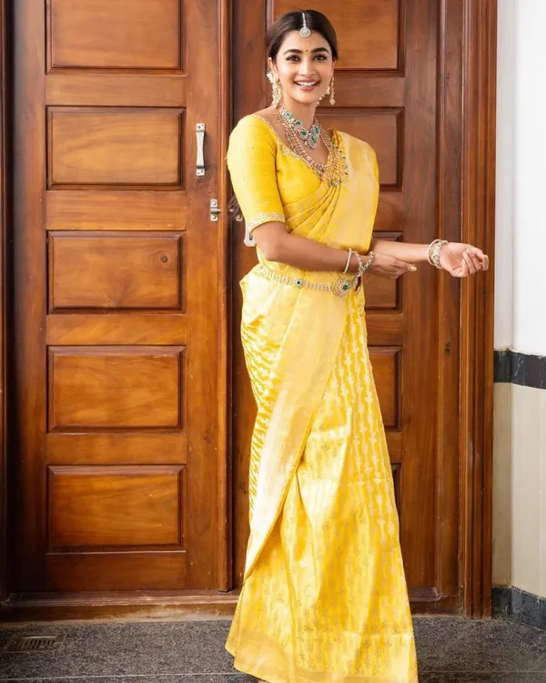 Yellow_Banarasi_Silk_Traditional_Wear_Saree