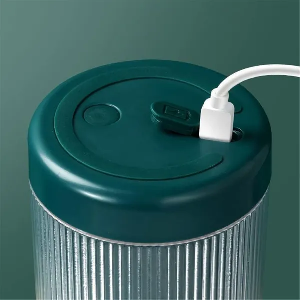 Portable_Blender,_USB_Rechargeable_Mini_Juicer_Blender,_Personal_Size_Blender_for_Juices,_Shakes_and_Smoothies_(420)