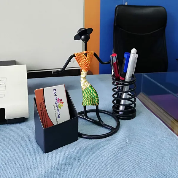 Pen,Pencil_and_Visiting_Card_Holder_with_Indian_Tricolor/Tiranga_Dressed_Lady_(DVPS-04-TRI)