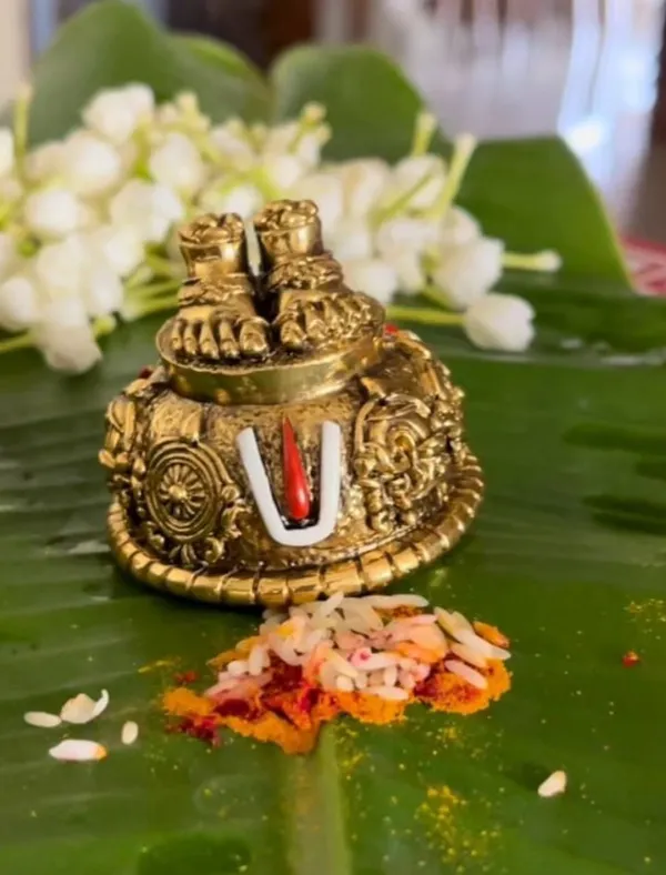 VENKATESH_CHARAN_STATUE_FOR_PUJA/CAR-DASHBOARD/GIFT