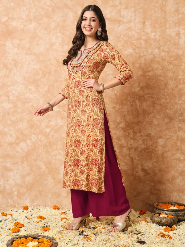 Beige_and_Maroon_Floral_Printed_Yoke_Design_Straight_Kurta