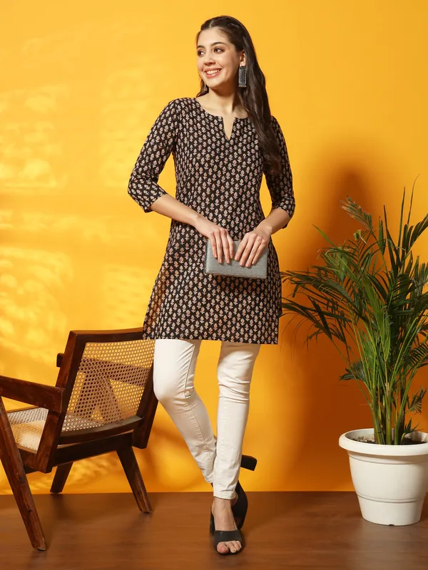 Black_and_Maroon_Floral_Bagru_Printed_Tunic