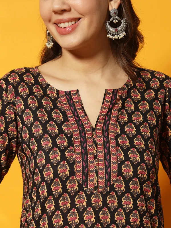 Black_and_Multi_Floral_Bagru_Printed_Tunic