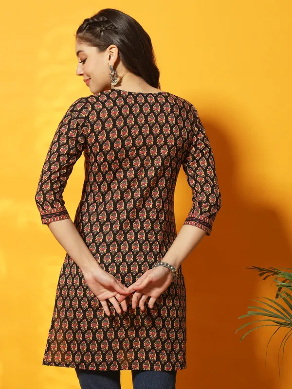Black_and_Multi_Floral_Bagru_Printed_Tunic