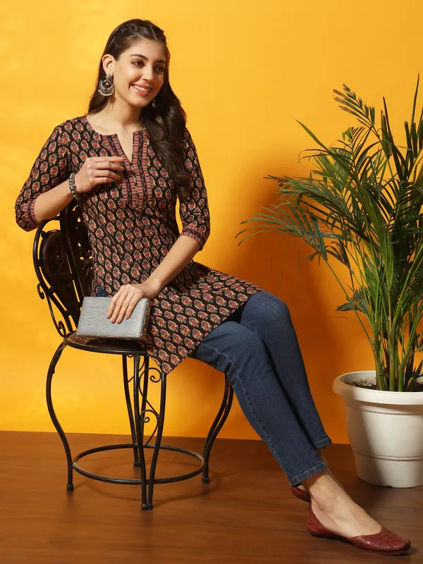 Black_and_Multi_Floral_Bagru_Printed_Tunic