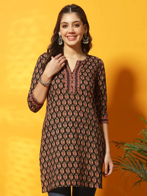 Black_and_Multi_Floral_Bagru_Printed_Tunic
