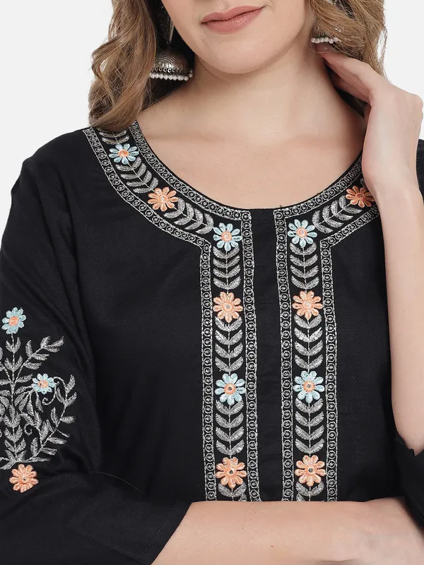 Black_Embroidered_Kurta_With_Pants_&_Dupatta_Set