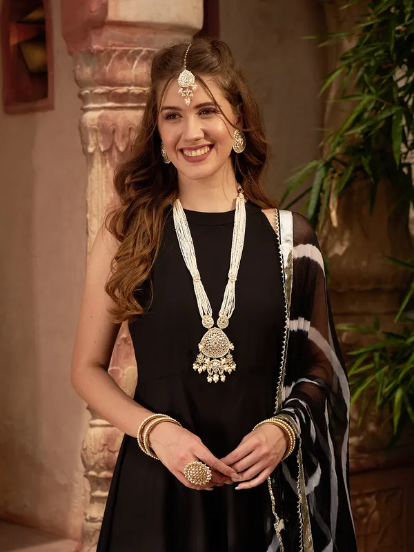 Black_Flared_Kurta_Set_with_Tie
