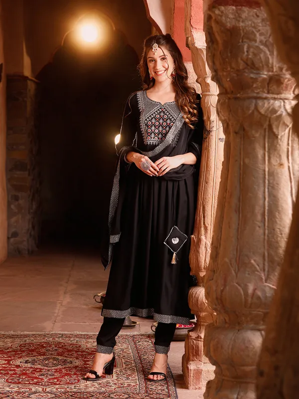 Black_Zari_Work_Kurta_Set_with_Dupatta