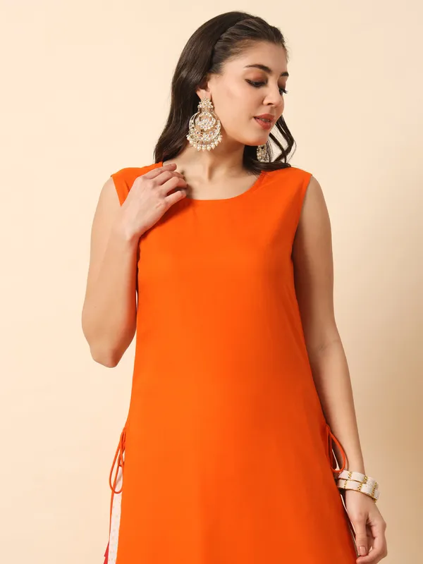 Orange_Solid_Straight_Sleeveless_Kurta