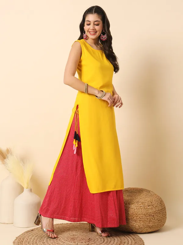 Mango_Yellow_Solid_Straight_Sleeveless_Kurta