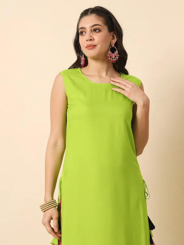 Parrot_Green_Solid_Straight_Sleeveless_Kurta