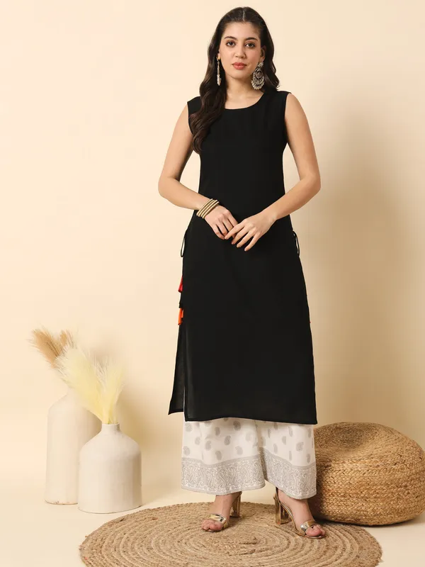 Black_Solid_Straight_Sleeveless_Kurta