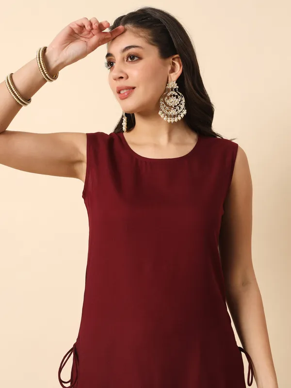 Wine_Solid_Straight_Sleeveless_Kurta
