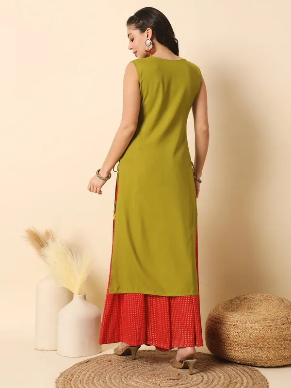 Olive_Green_Solid_Straight_Sleeveless_Kurta