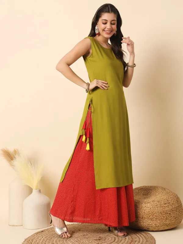 Olive_Green_Solid_Straight_Sleeveless_Kurta