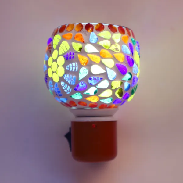Kapoor_Dani_With_Night_Lump_(Glass_Moseq_)