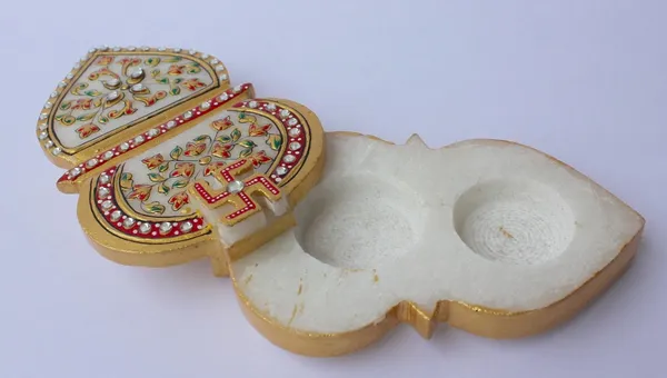 Pack_of_1_Piece_Marble_Multicolor_Hand_Painted_Roli_Tikka_Holder_for_Pooja_Room_and_Table_Decoration