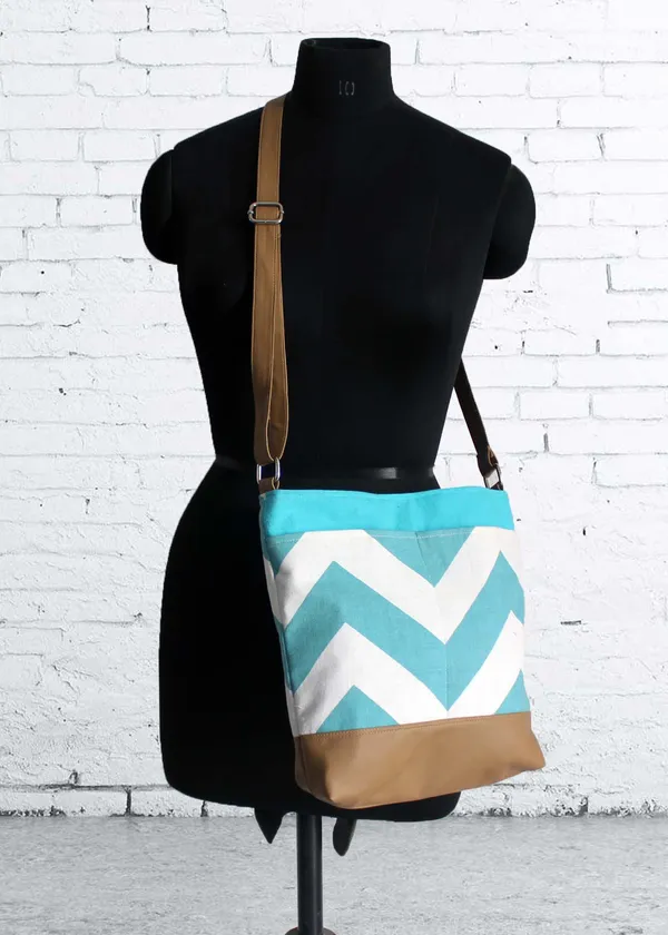 Pack_of_1_Piece_Cotton_Aqua_Chevron_Printed_Hand_Bag_for_Girl,_Boy,_Men_and_Women