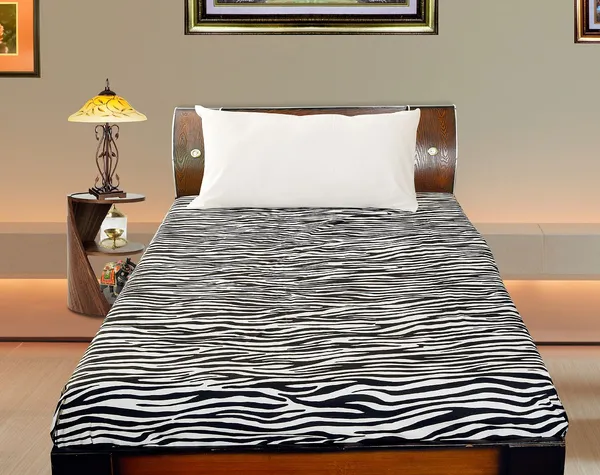 Pack_of_2_Pieces_Cotton_White_Zebra_Printed_Single_Bedsheet_With_Pillow_Cover_for_Bedroom,_Guest_Room,_Kids_Room