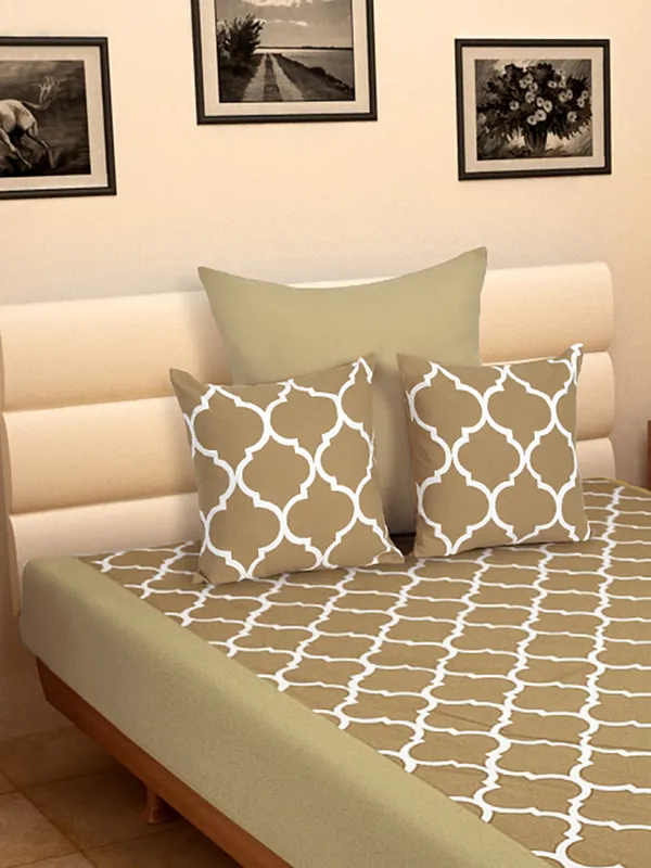 Pack_of_4_Pieces_Cotton_Beige_Ogee_Printed_Single_Bedsheet_With_Sham_Cover_and_Cushion_Cover_for_Bedroom,_Guest_Room,_Kids_Room