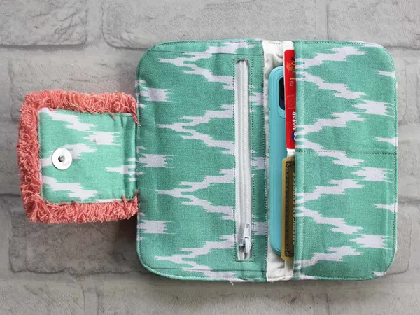 Pack_of_1_Piece_Cotton_Aqua_Waggle_Printed_Wallet_Collection_for_Girls_&_Women